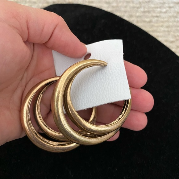 FREE PEOPLE LARGE a DOUBLE INTERTWINED HOOPS EARRINGS in GOLD new - Picture 2 of 4